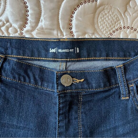 Lee Relaxed Fit Dark Wash Jeans - Picture 4 of 8